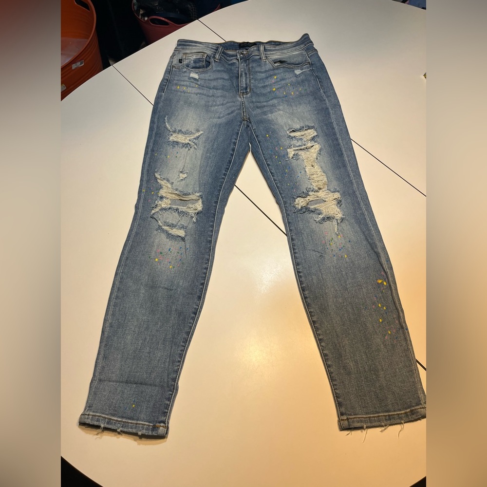 Judy Blue boyfriend fit 11/30 distressed light jeans pastel splatters